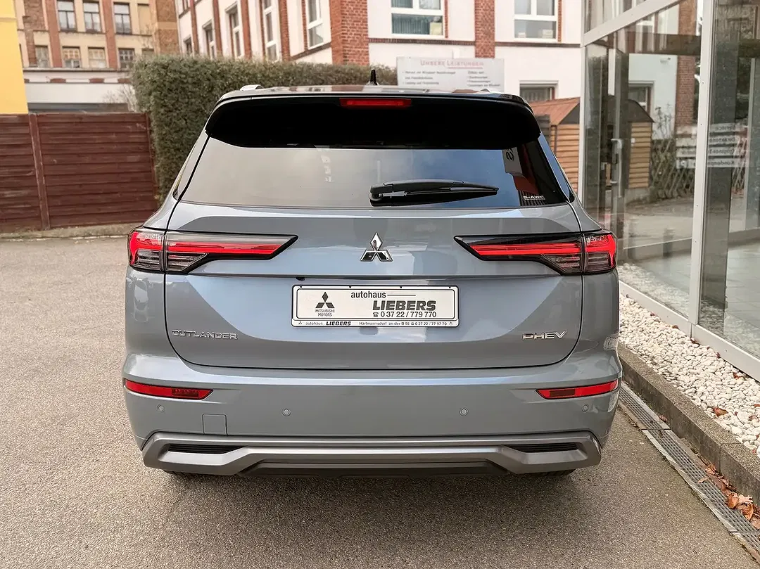 Mitsubishi Outlander - Thumbnail 8