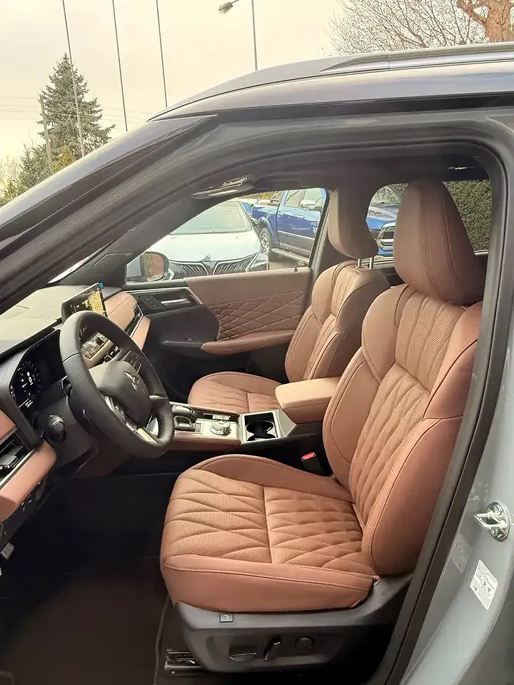 Mitsubishi Outlander - Thumbnail 9