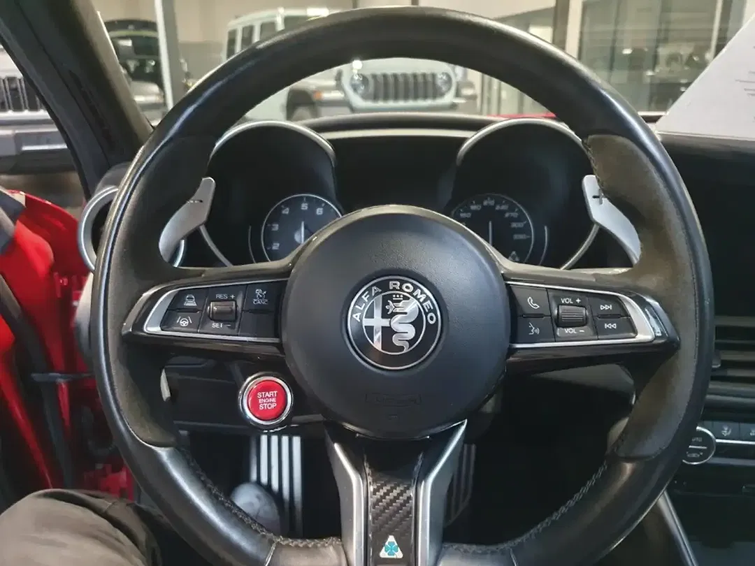 Alfa Romeo Giulia - Thumbnail 11
