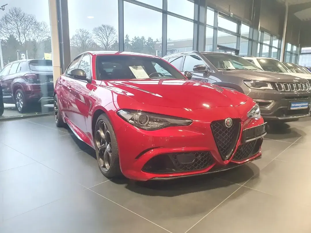 Alfa Romeo Giulia - Thumbnail 2