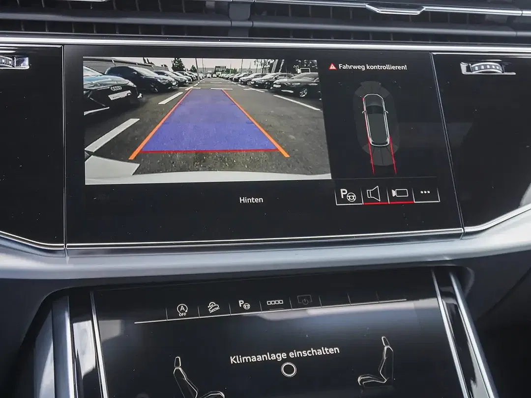 Audi Q7 - Thumbnail 10