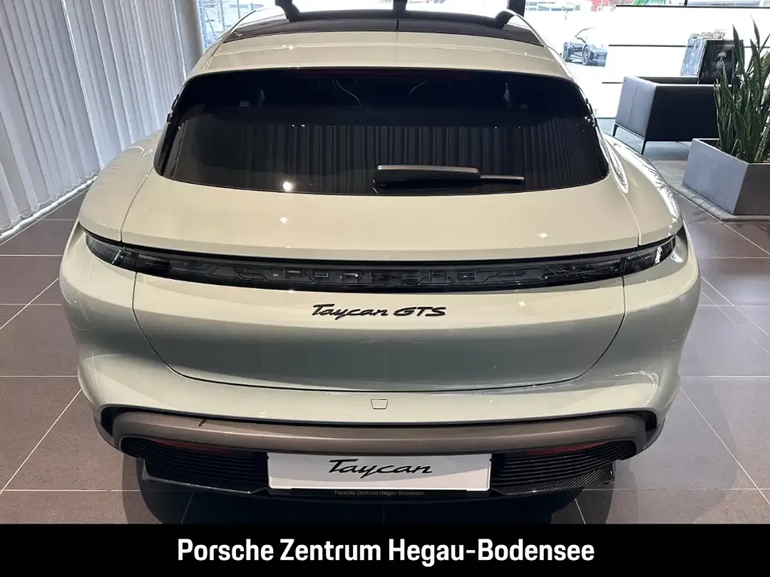 Porsche Taycan - Thumbnail 14