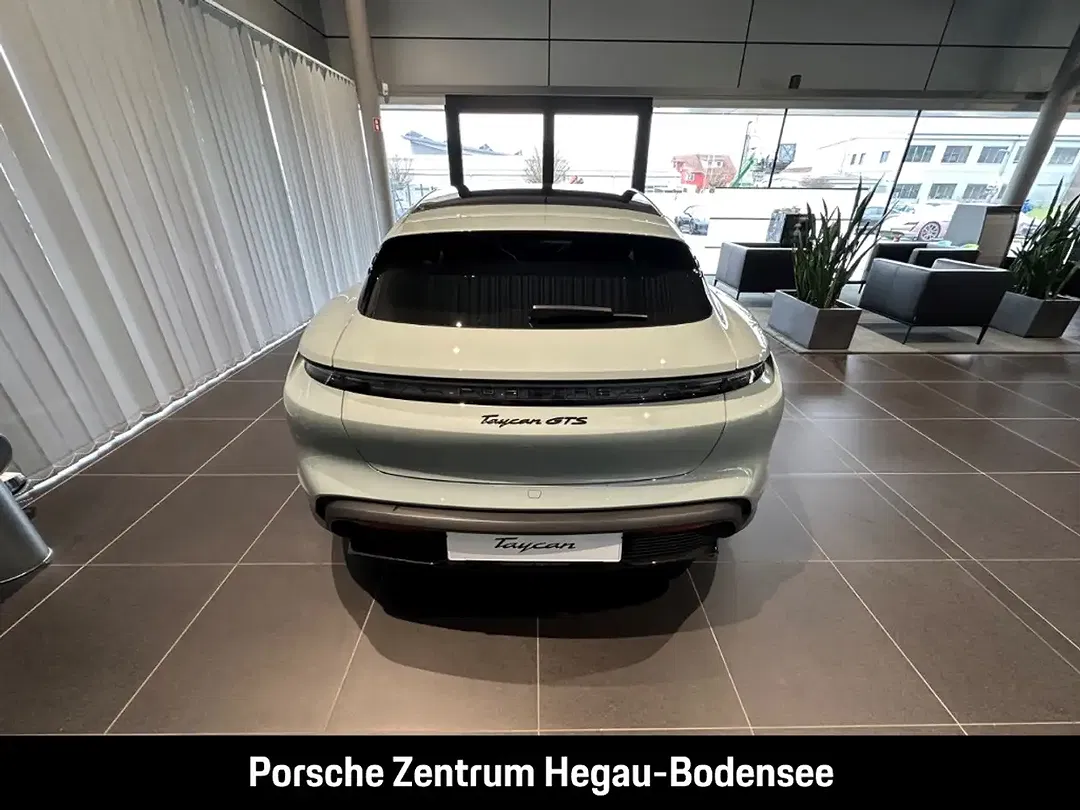 Porsche Taycan - Thumbnail 15