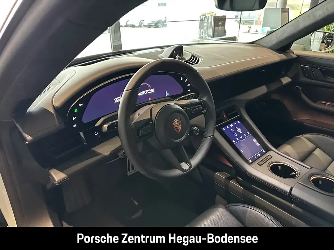 Porsche Taycan - Thumbnail 7