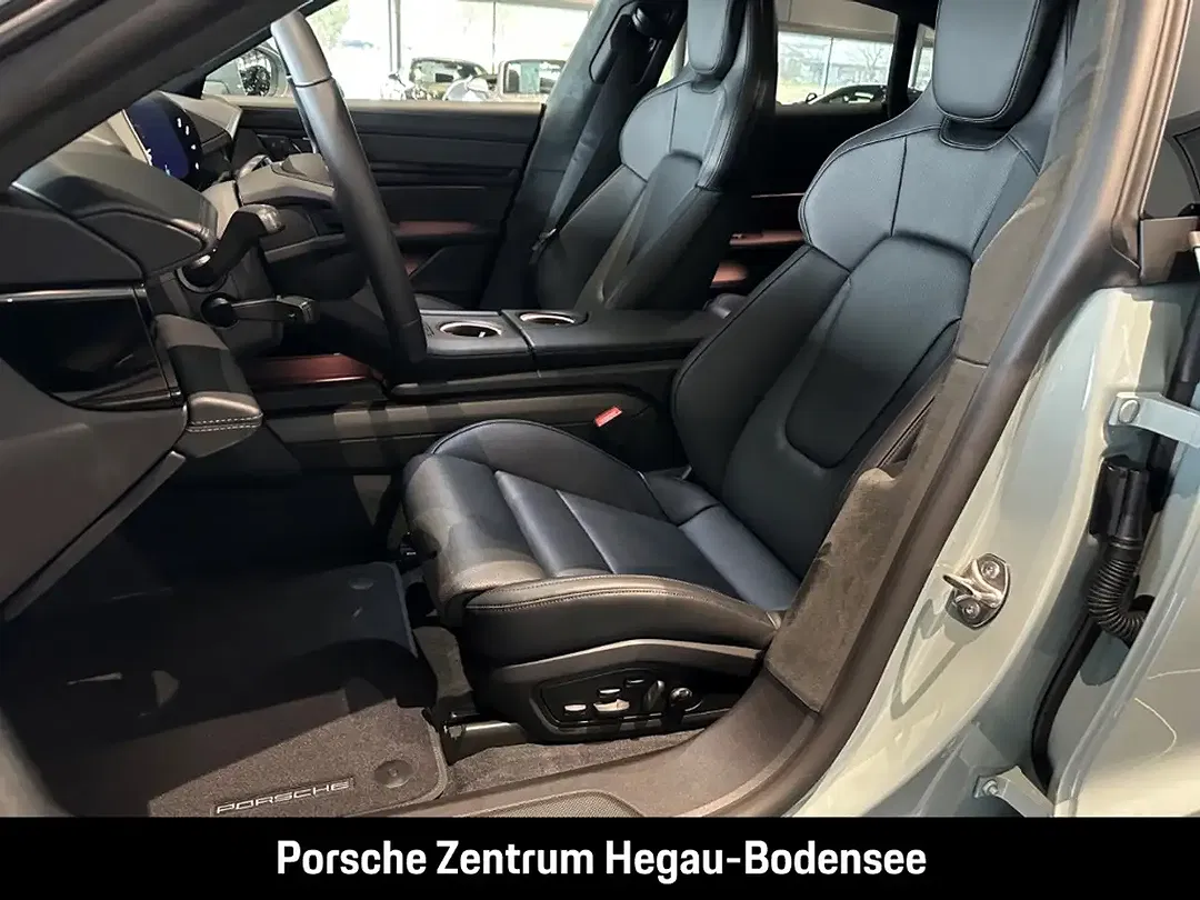 Porsche Taycan - Thumbnail 8