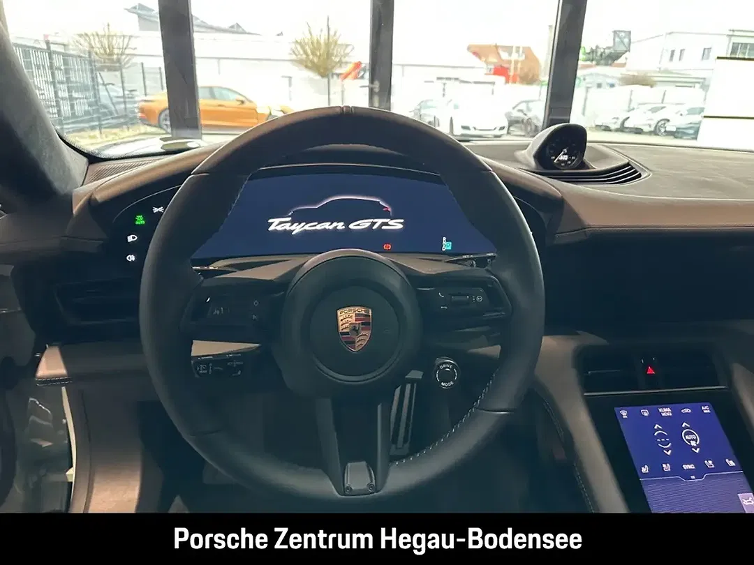 Porsche Taycan - Thumbnail 9