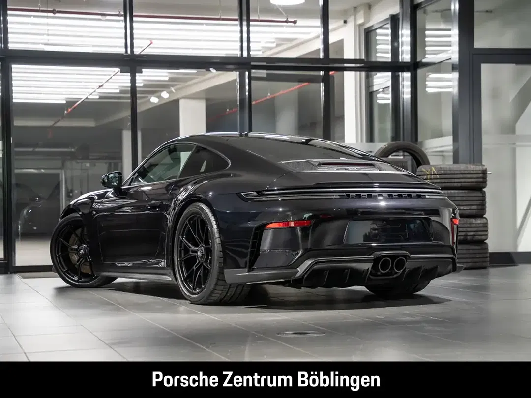 Porsche 992 - Thumbnail 3