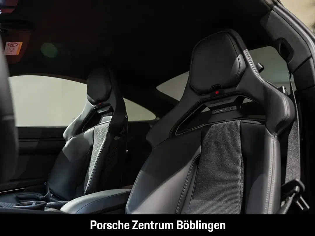 Porsche 992 - Thumbnail 6