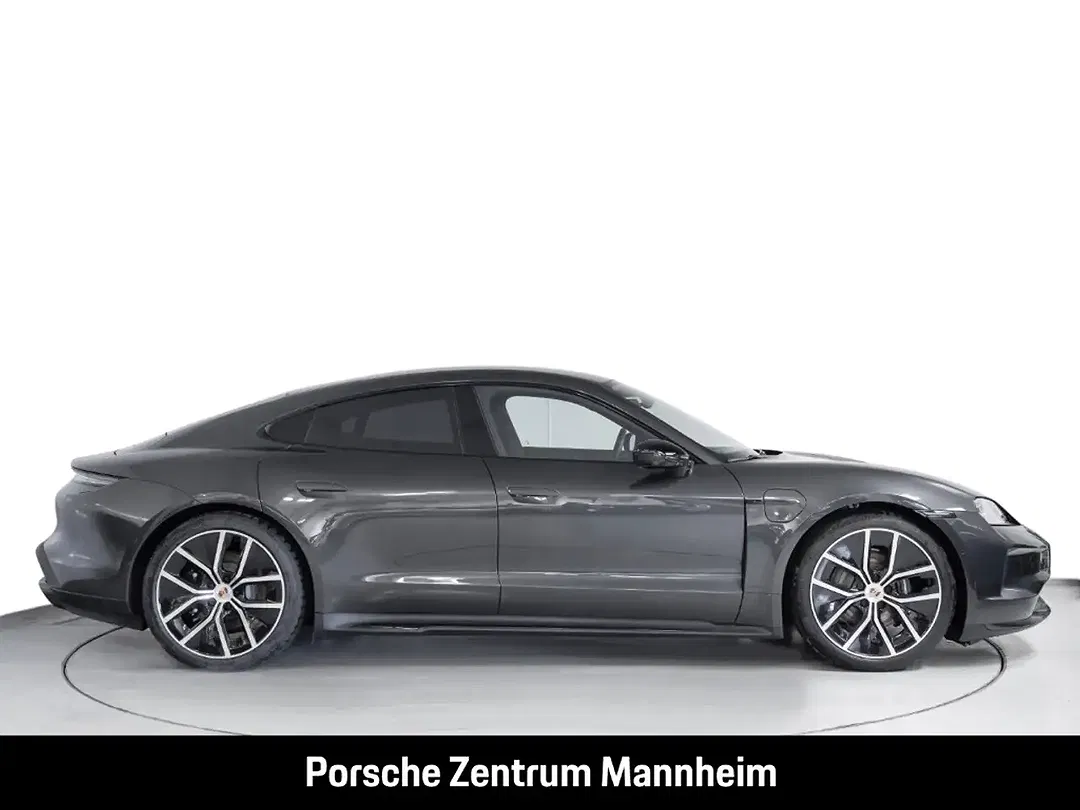 Porsche Taycan - Thumbnail 10