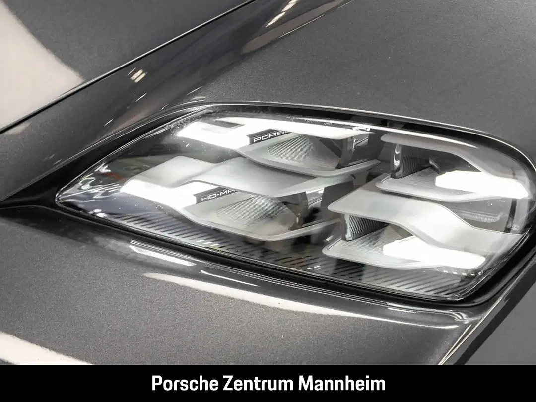 Porsche Taycan - Thumbnail 13