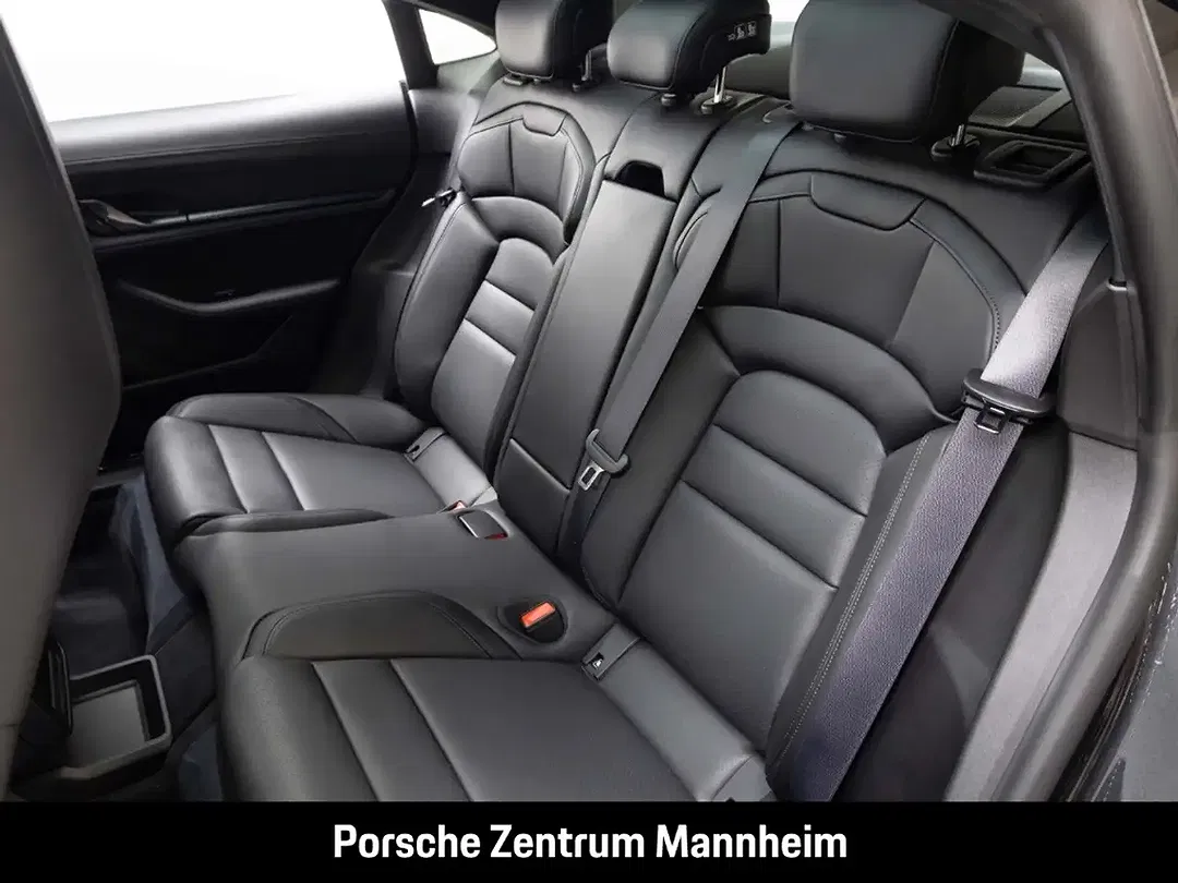 Porsche Taycan - Thumbnail 14