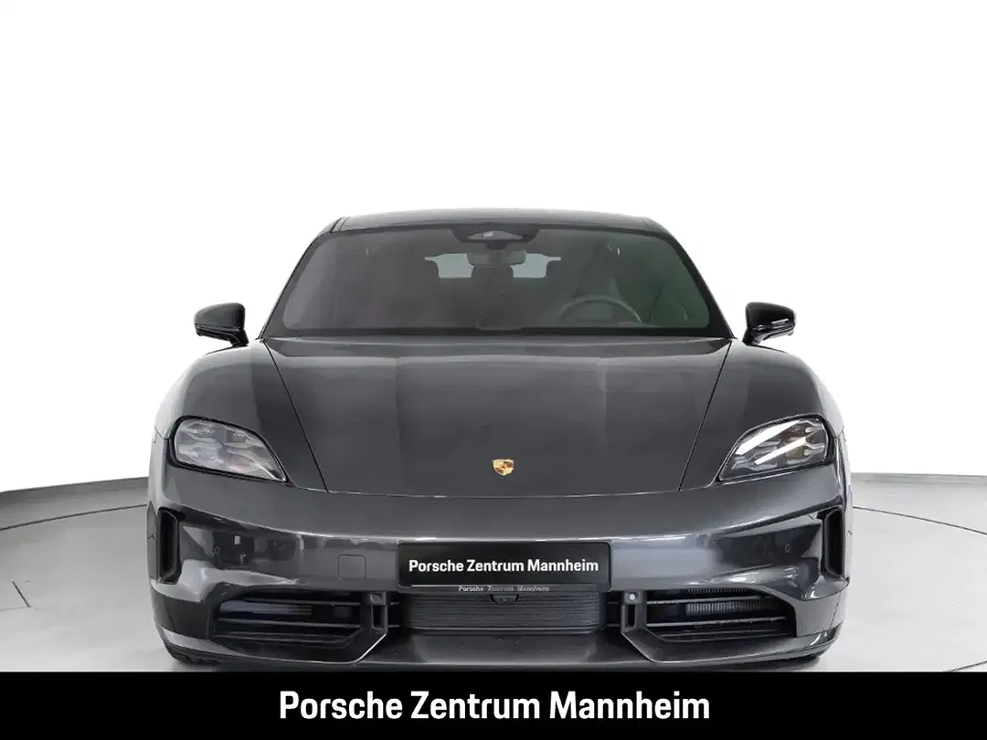 Porsche Taycan - Thumbnail 6