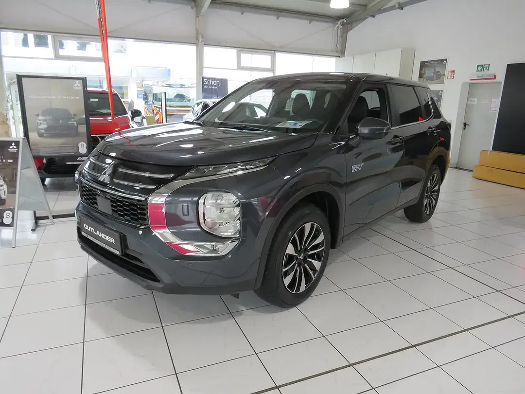 Mitsubishi Outlander - Thumbnail 1
