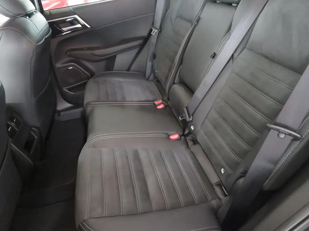 Mitsubishi Outlander - Thumbnail 10