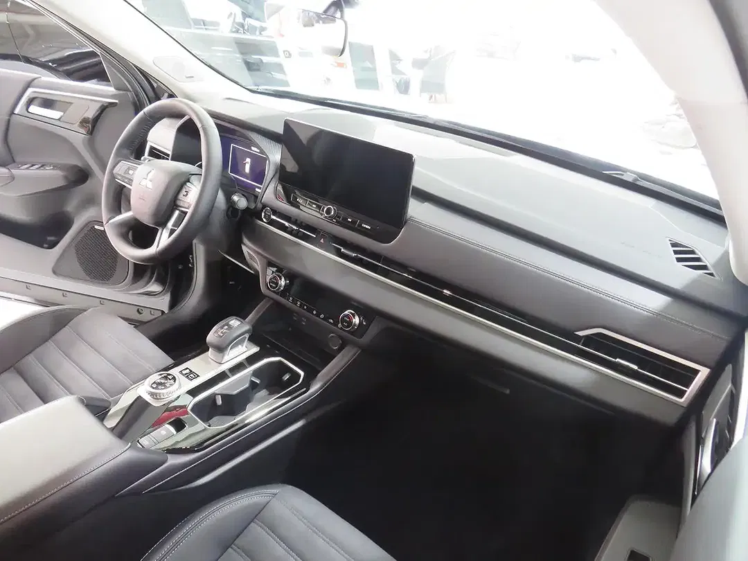 Mitsubishi Outlander - Thumbnail 11