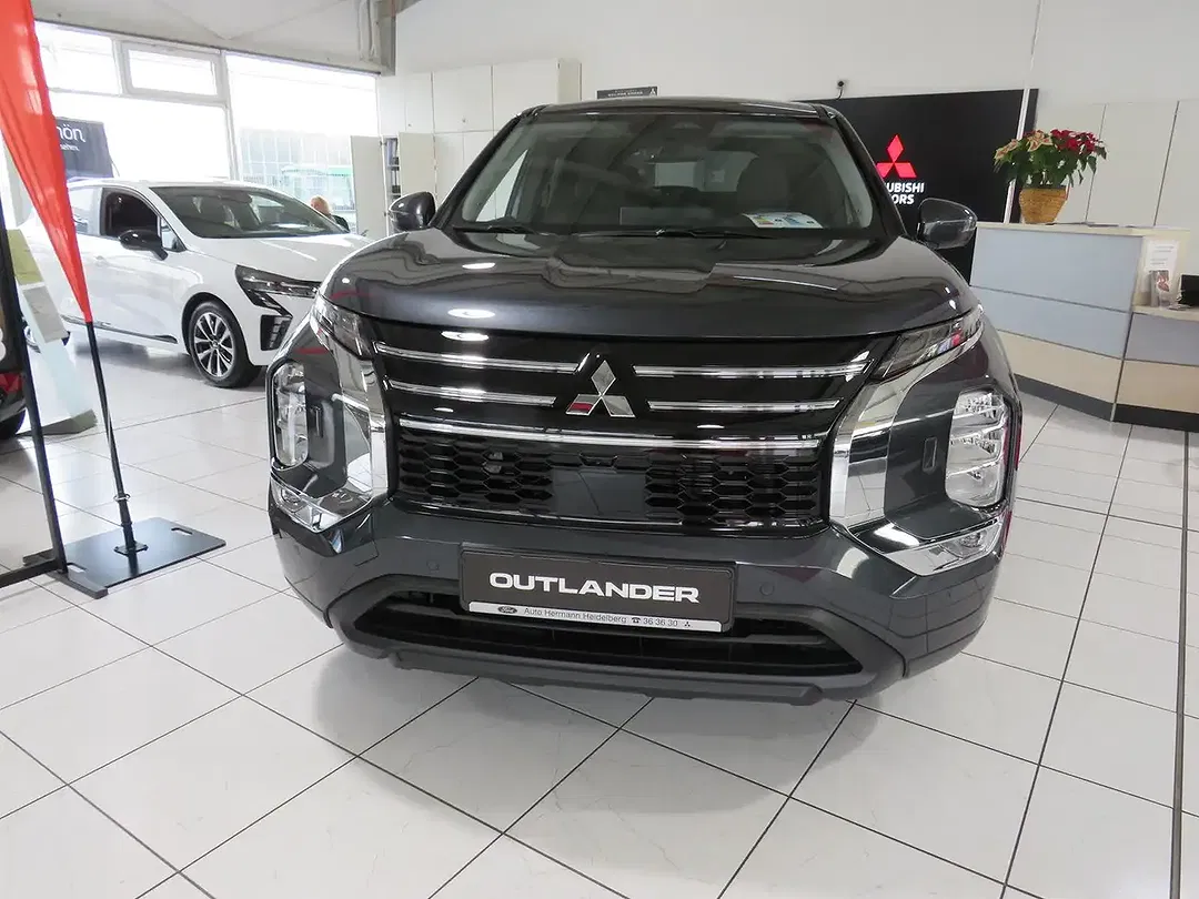 Mitsubishi Outlander - Thumbnail 5