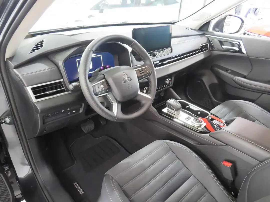 Mitsubishi Outlander - Thumbnail 7