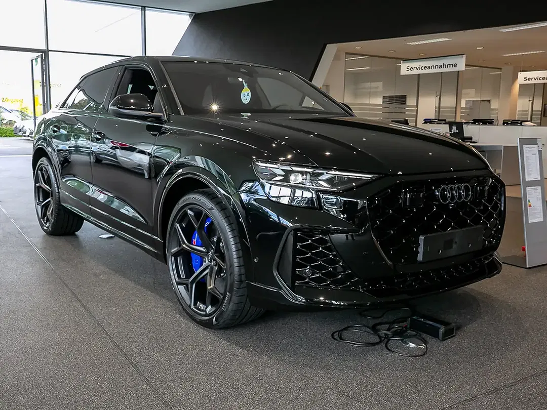 Audi RS Q8 - Thumbnail 3