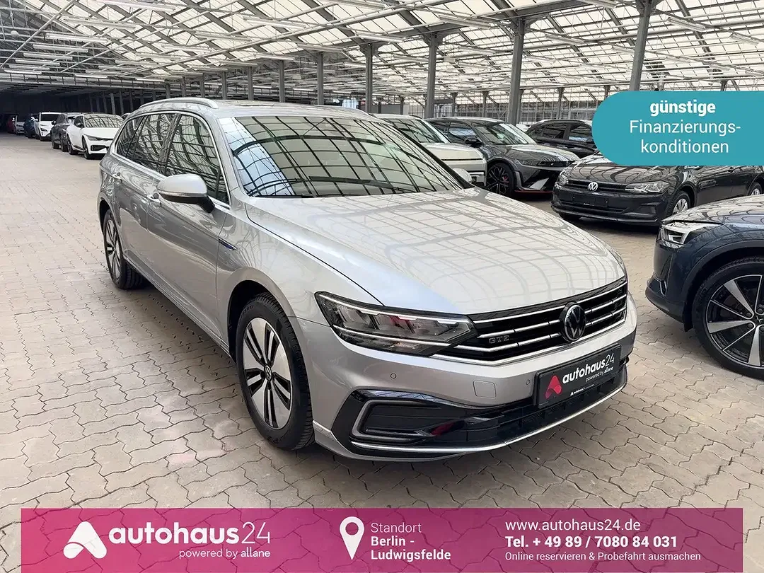 Volkswagen Passat Variant - Thumbnail 1