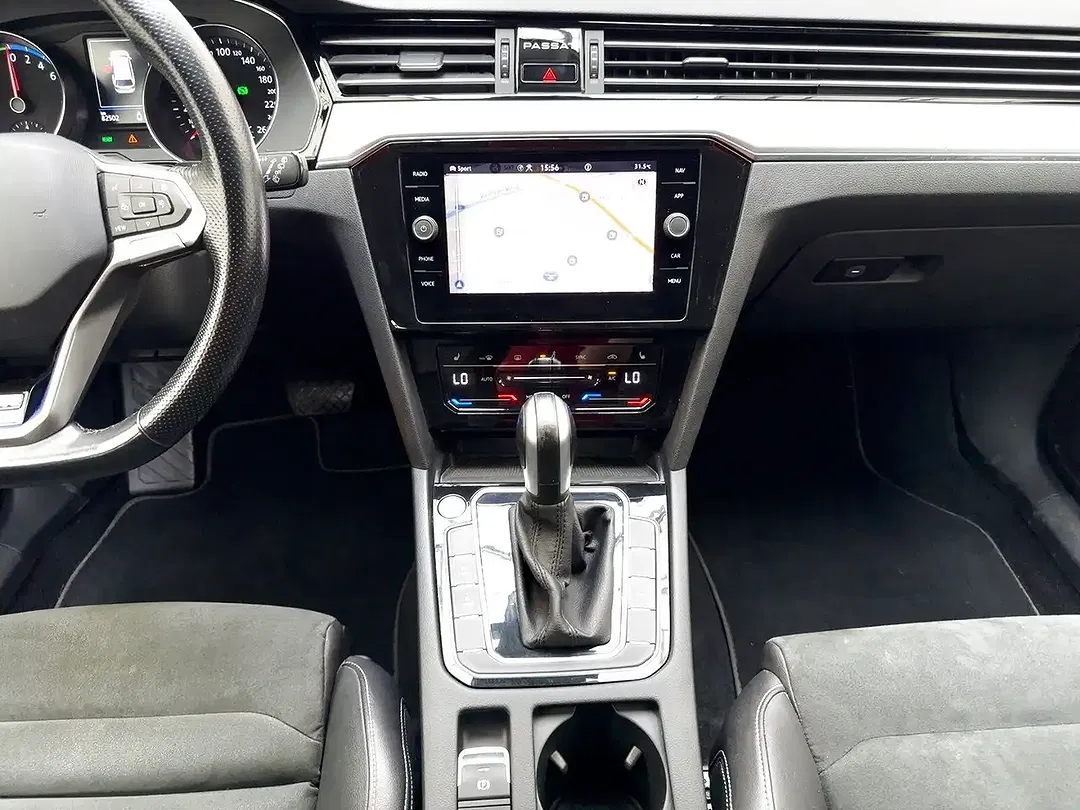 Volkswagen Passat Variant - Thumbnail 11