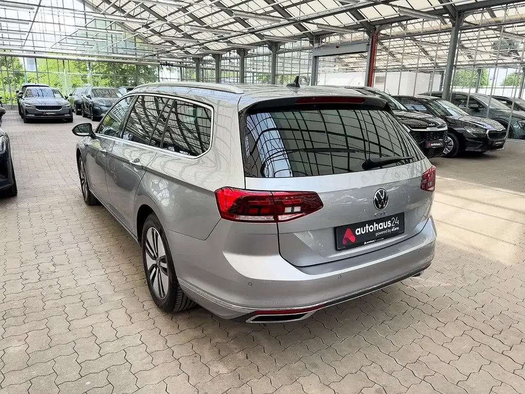 Volkswagen Passat Variant - Thumbnail 4