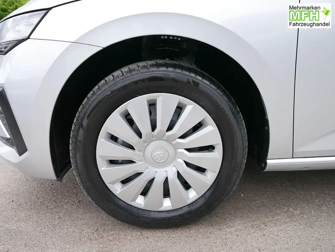 Skoda Scala - Thumbnail 3