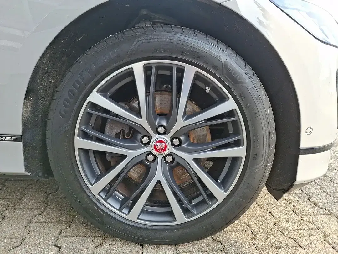 Jaguar I-Pace - Thumbnail 12