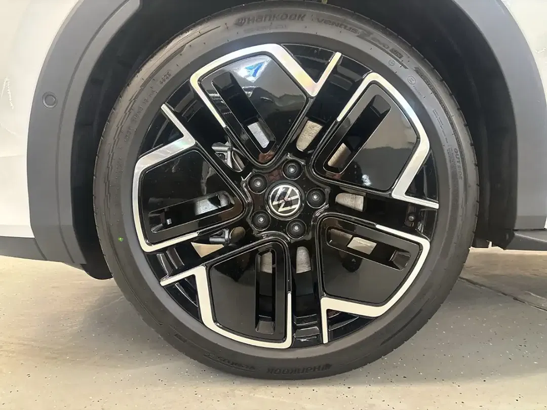 Volkswagen T-Roc - Thumbnail 4
