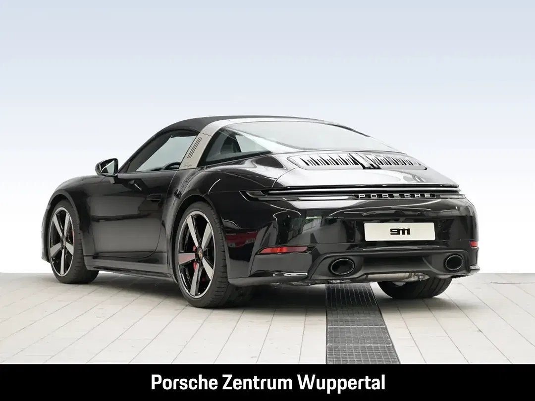 Porsche 992 - Thumbnail 3