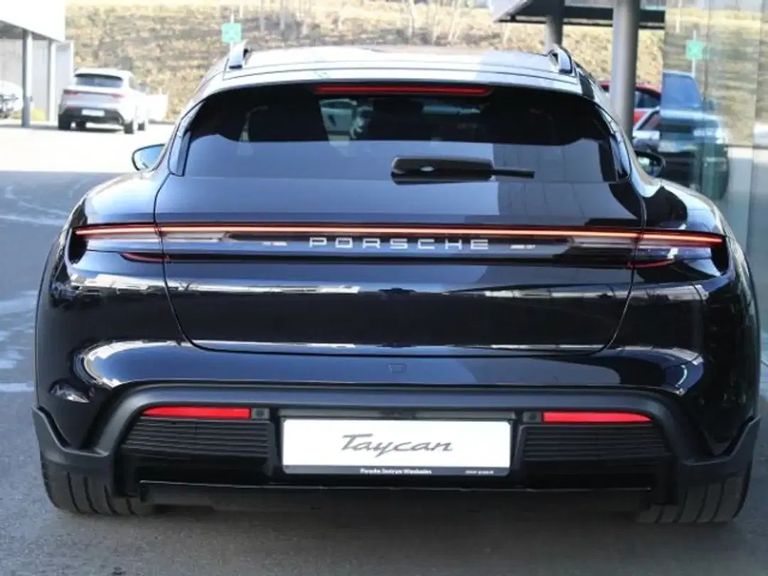 Porsche Taycan - Thumbnail 11
