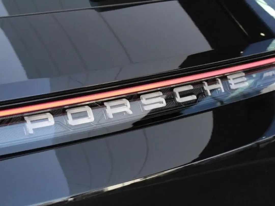 Porsche Taycan - Thumbnail 13