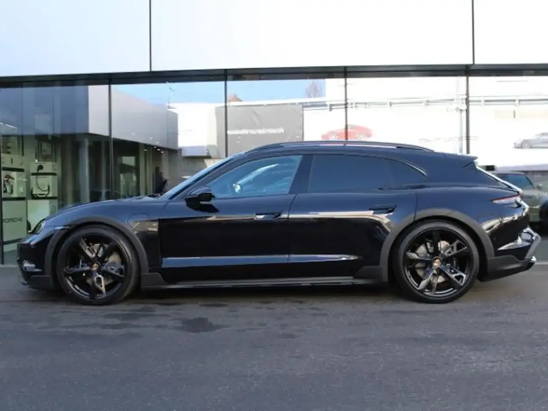 Porsche Taycan - Thumbnail 2