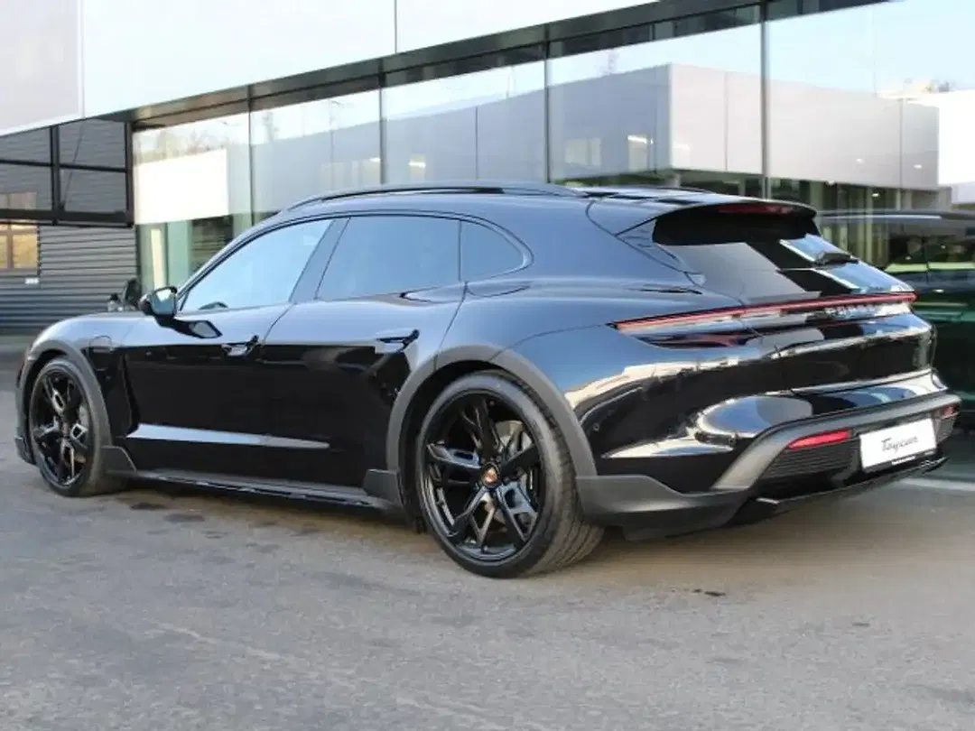 Porsche Taycan - Thumbnail 3