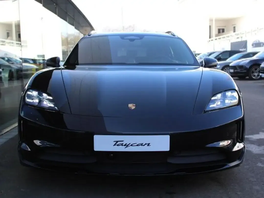 Porsche Taycan - Thumbnail 6