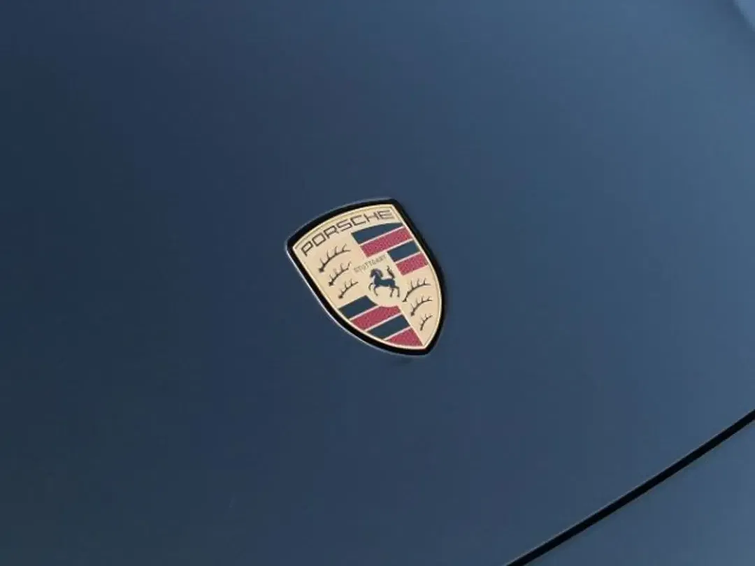 Porsche Taycan - Thumbnail 8