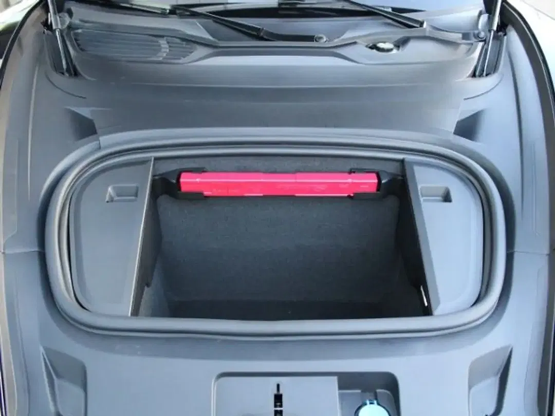 Porsche Taycan - Thumbnail 9