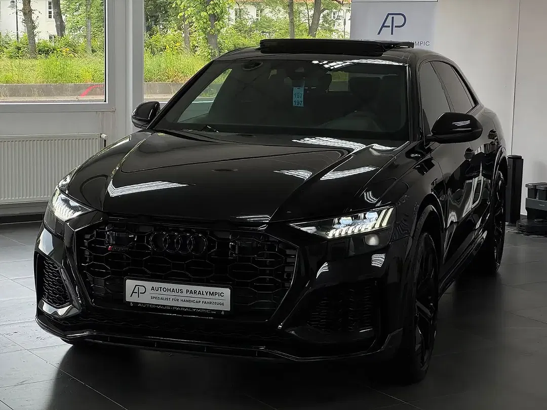Audi RS Q8 - Thumbnail 2