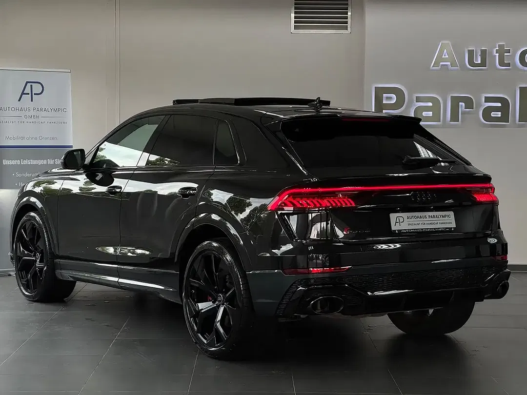 Audi RS Q8 - Thumbnail 3