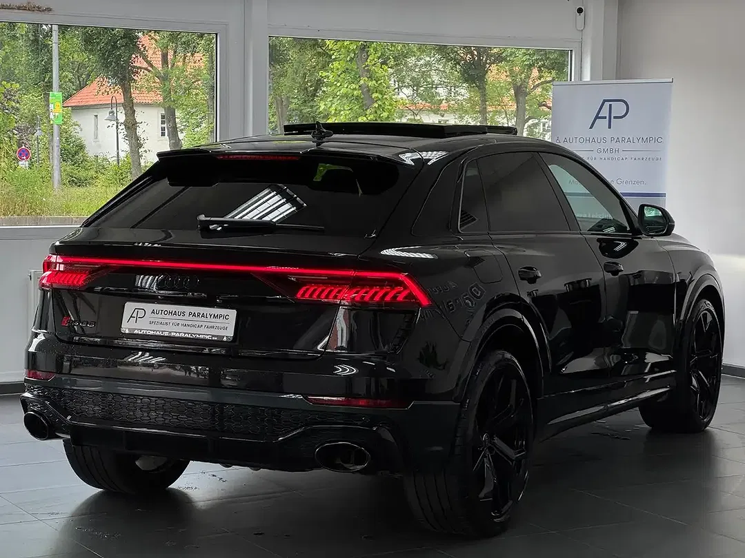 Audi RS Q8 - Thumbnail 4