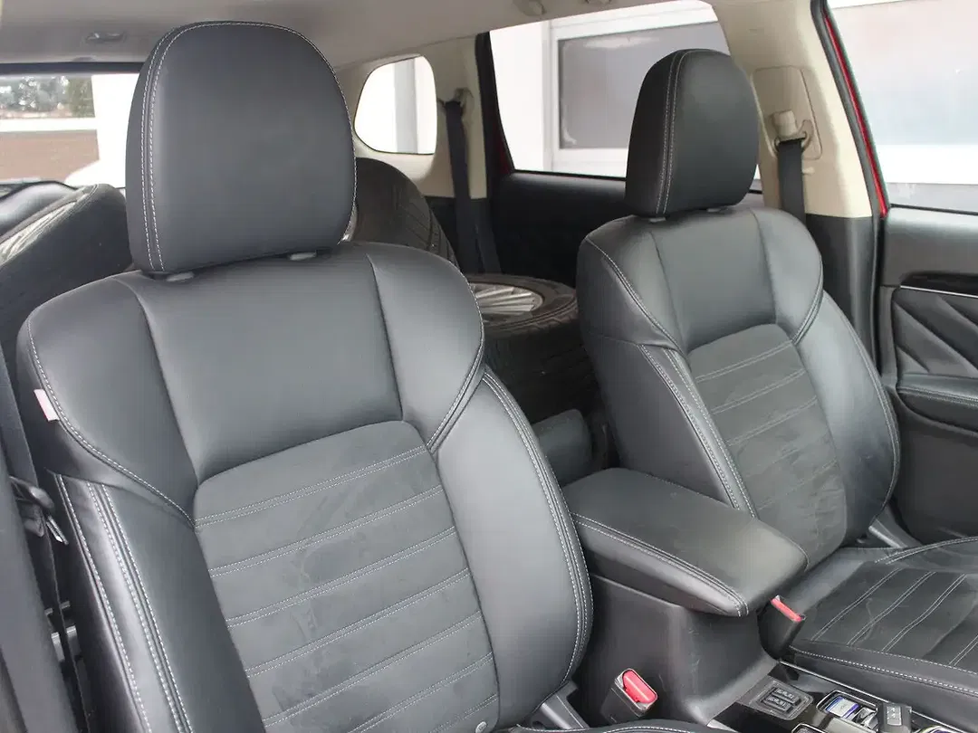 Mitsubishi Outlander - Thumbnail 10
