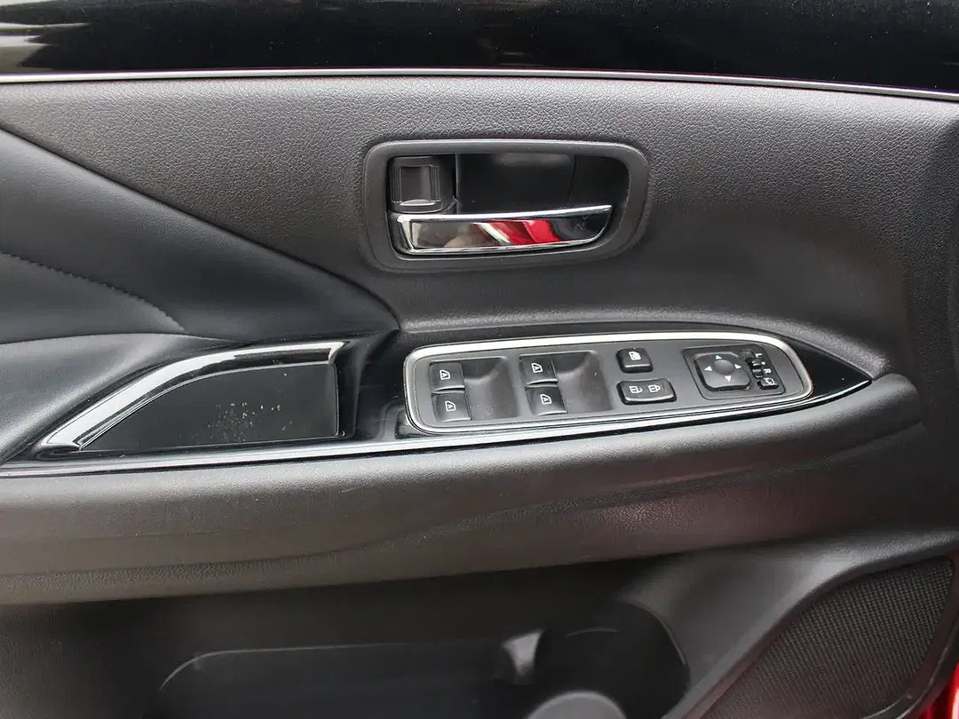 Mitsubishi Outlander - Thumbnail 11