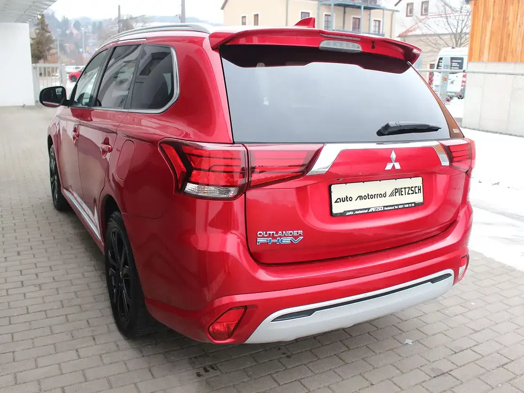 Mitsubishi Outlander - Thumbnail 2