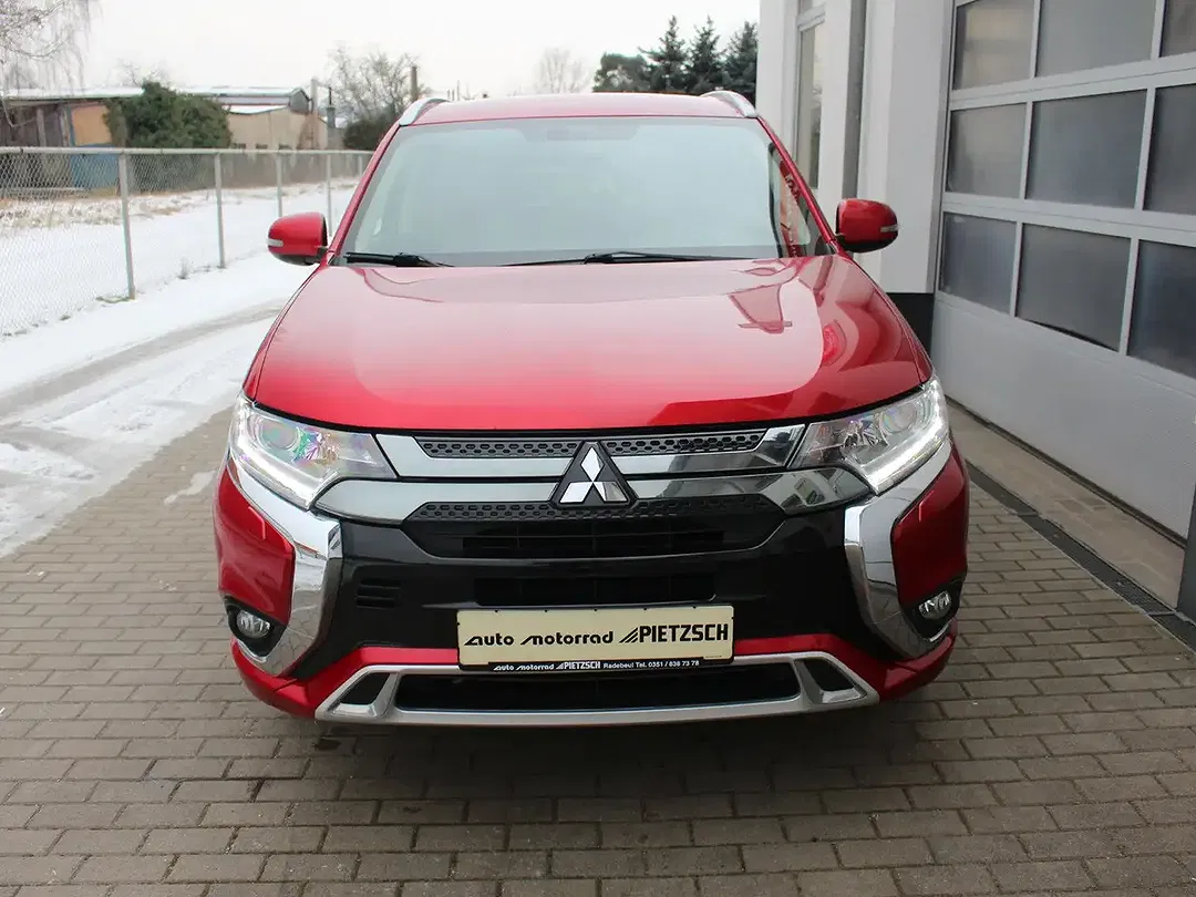Mitsubishi Outlander - Thumbnail 3