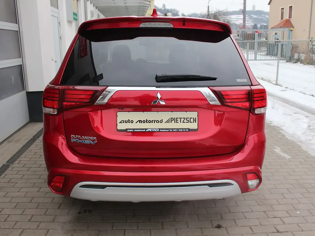 Mitsubishi Outlander - Thumbnail 4