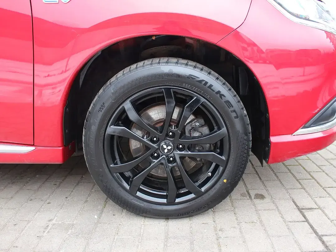 Mitsubishi Outlander - Thumbnail 5