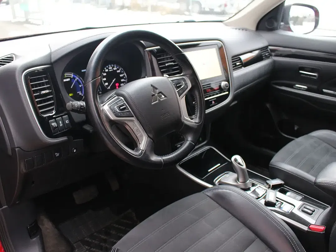 Mitsubishi Outlander - Thumbnail 8