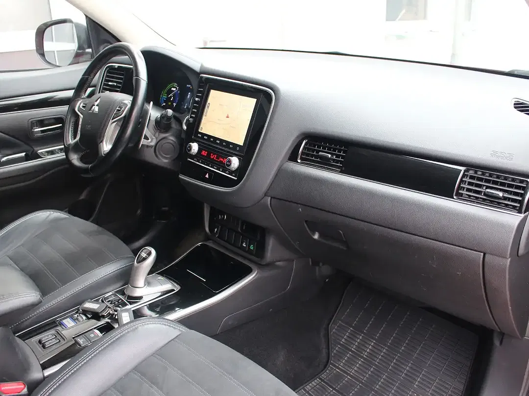 Mitsubishi Outlander - Thumbnail 9