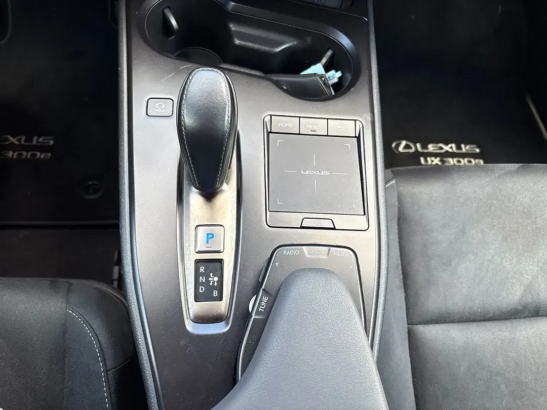 Lexus UX 300e - Thumbnail 15