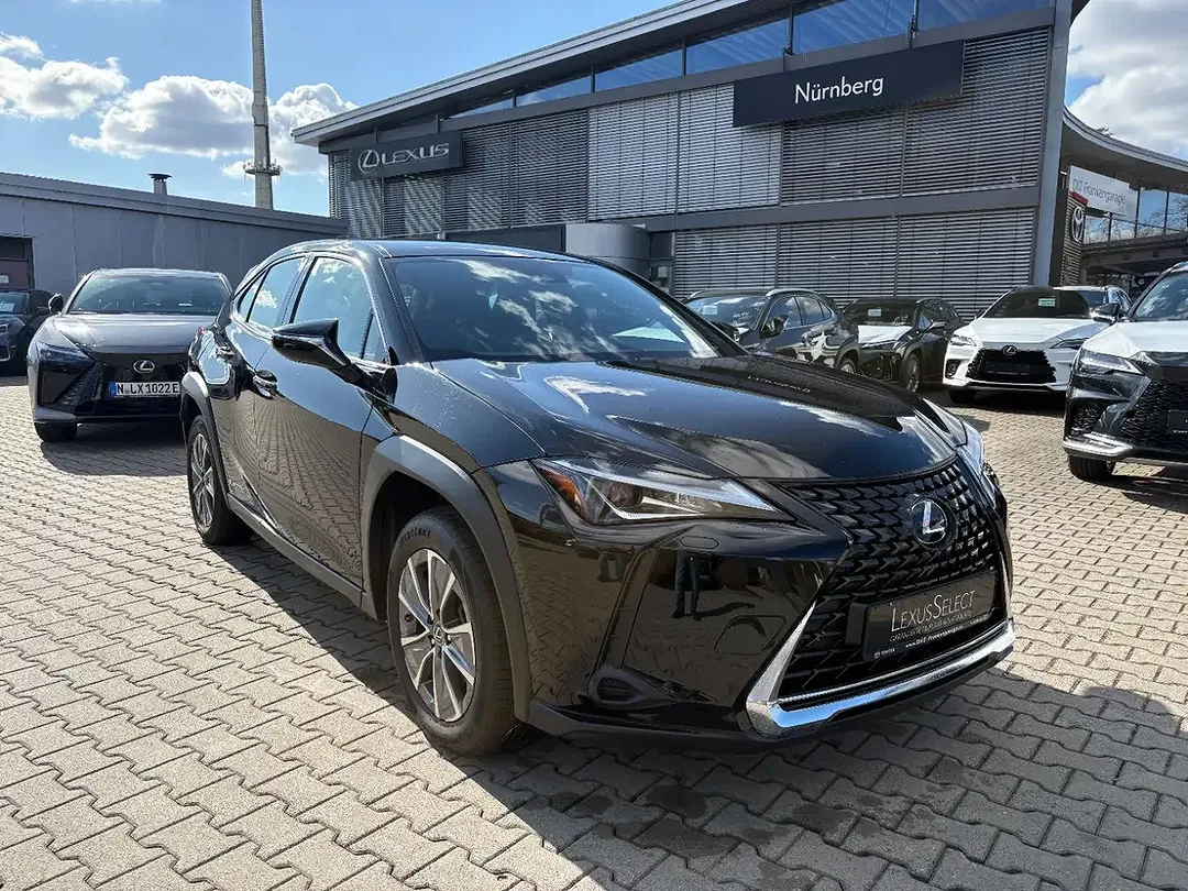 Lexus UX 300e - Thumbnail 3