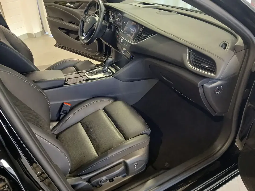 Opel Insignia - Thumbnail 3